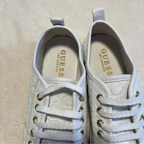 Guess women’s size 6 M white sneakers - Picture 2 of 6